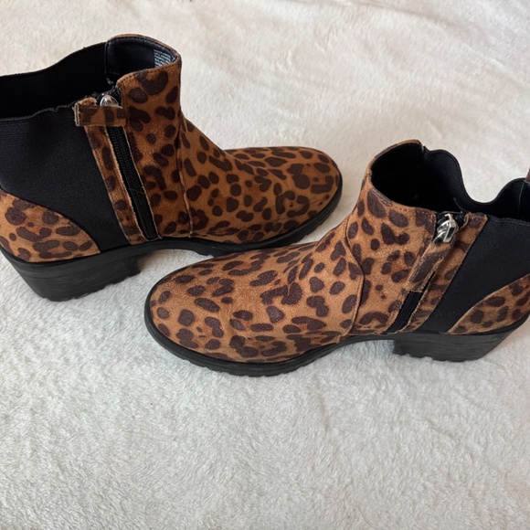 Scoop: Leopard Heeled Boots—Lug sole, size 11 - Picture 4 of 5